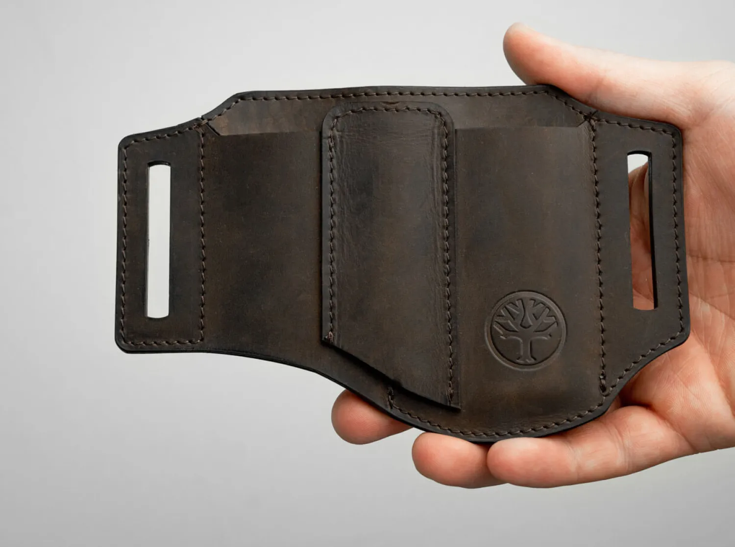 lederholster_edthree_brau_2-1.webp Böker Manufaktur Solingen Lederholster ED-Three
