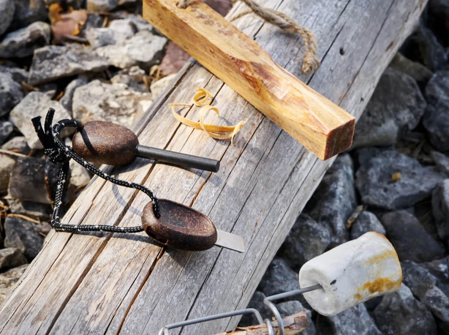 tinderonarope_g_2.webp Light My Fire Tinder-on-a-Rope 50g